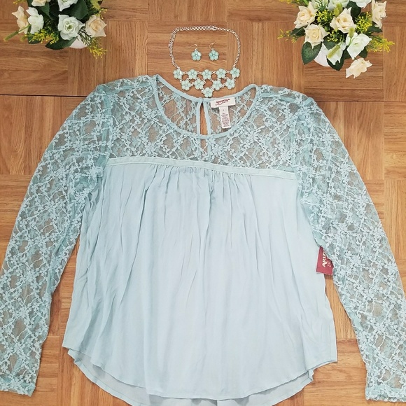 Tops - Turquoise Necklace and Blouse